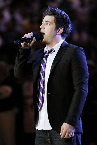  Lee DeWyze canto the National Anthem @ the NBA Finals