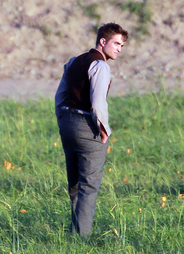  NEW Pictures: Rob on 'WFE' set [June 3rd]