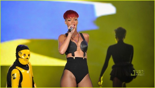  Rihanna's Red Hair -- HOT یا NOT?
