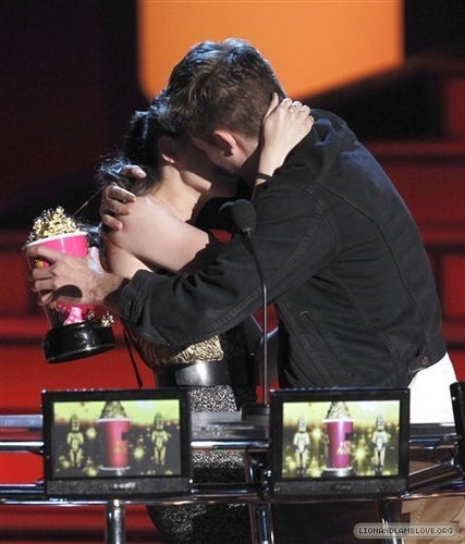  Rob & Kristen एमटीवी Movie Awards 2010
