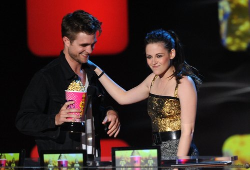  Rob & Kristen এমটিভি Movie Awards 2010