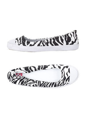 r2 Galway Zebra Slip-On Sneaker