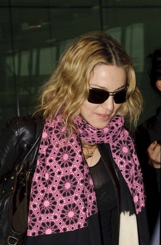  Мадонна arrving at Heathrow airport, Лондон
