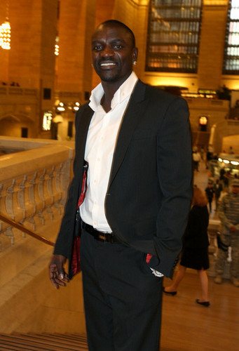  * SUPERB Akon *