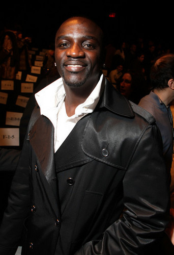  * WONDERFUL Akon *