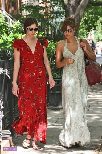  Eva shopping with Liv Tyler in New York