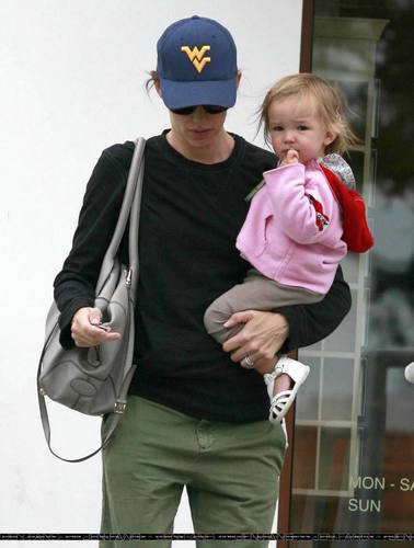  Jen and Seraphina out and about!