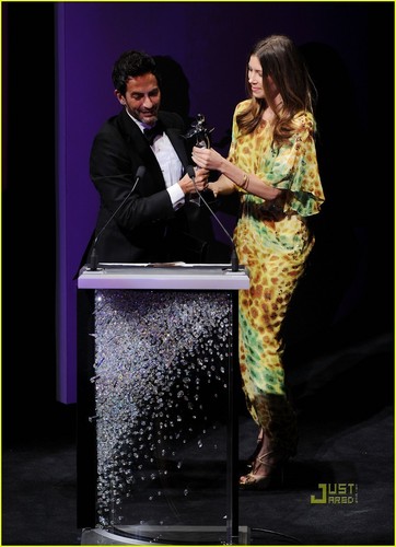  Jessica Biel: CFDA Award for Marc Jacobs!