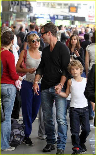  Jude Law & Sienna Miller: Family Ties