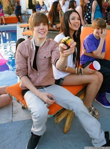  Justin Bieber and جیسمین, یاسمین Villegas