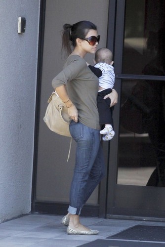  Kourtney heaing to a meeting with baby Mason 24th May,2010