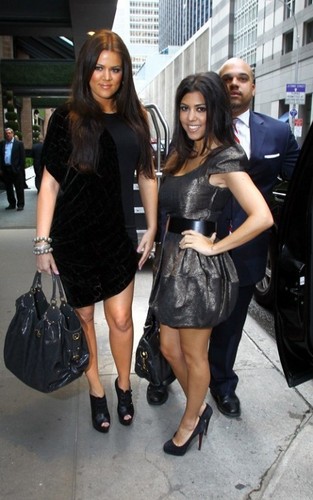  Kourtney out in NYC 9th June,2010