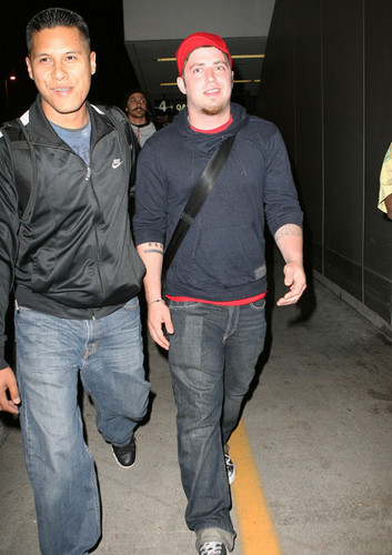 Lee DeWyze Arriving @ LAX (June 9, 2010)