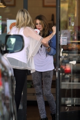  Miley Cyrus out at Robeks juisi with Tish (6.10.10)