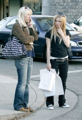  Shopping in West Hollywood, CA - 08.03.04