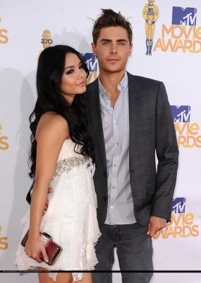  Zac & Vanessa @ 2010 音乐电视 Movie Awards