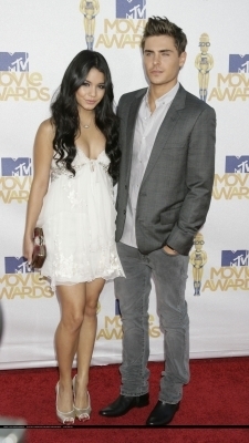  Zac & Vanessa @ 2010 엠티비 Movie Awards