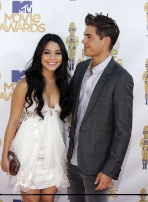 Zac & Vanessa @ 2010 MTV Movie Awards