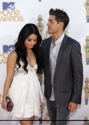 Zac & Vanessa @ 2010 MTV Movie Awards