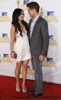  Zac & Vanessa @ 2010 एमटीवी Movie Awards