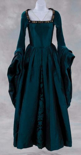  Anne's kanzu, gown
