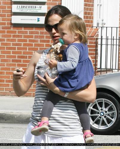  Jen Out With Seraphina After Taking violet To School!