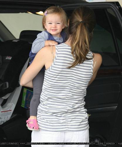  Jen Out With Seraphina After Taking バイオレット To School!