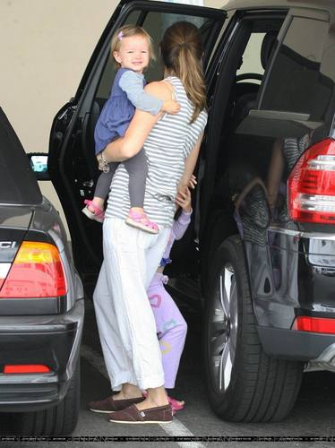  Jen Out With Seraphina After Taking tolet, violet To School!