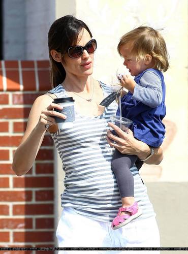  Jen Out With Seraphina After Taking violett To School!