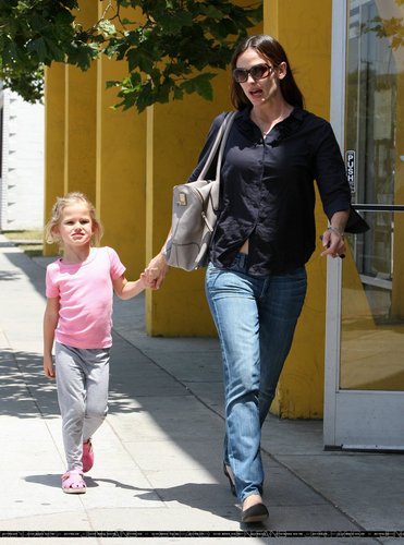 Jen Out with Violet!
