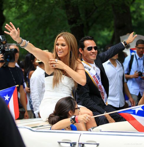  Jennifer @ 2010 Puerto Rican दिन Parade