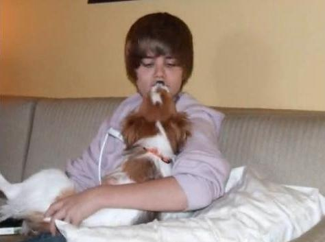  Justin Bieber with his dog
