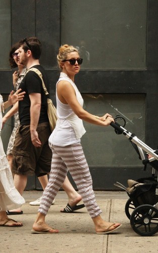  Kate Hudson out and about in NYC (June 5)