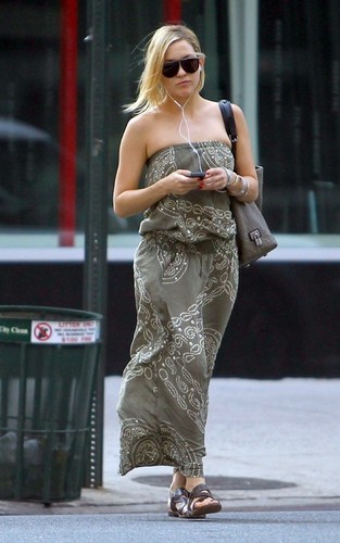  Kate Hudson out in NYC (June 3)