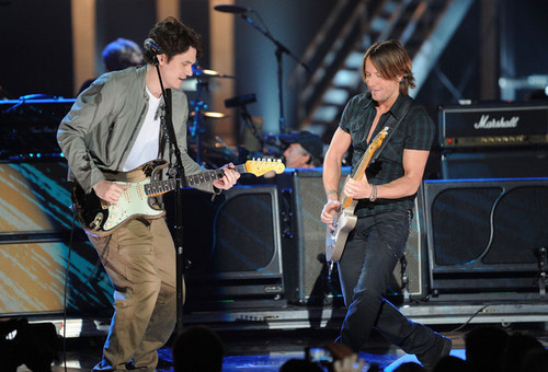 Keith Urban performs onstage at the 2010 CMT Music Awards
