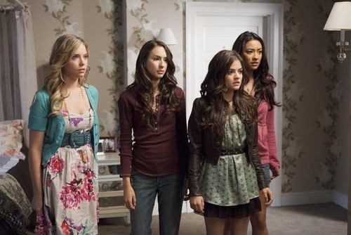  Pretty Little Liars - Episode 1.04 - Can آپ hear me now ? - Promotional تصاویر