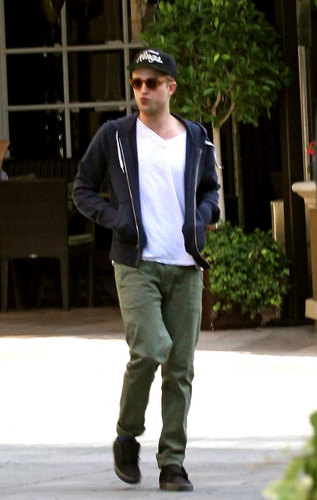  Robert Pattinson Spotted in LA