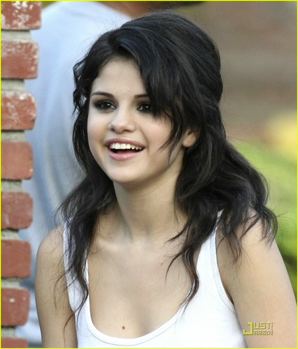  Selena Gomez Rare Pictures
