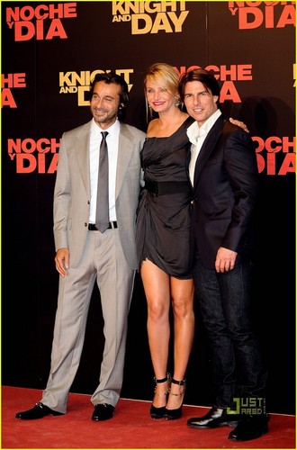  Cameron @ Knight & día Premiere with Tom Cruise