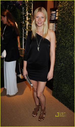 Gwyneth Paltrow is a Wimbledon Woman
