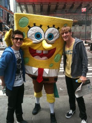  Kendall, Logan and Spongebob