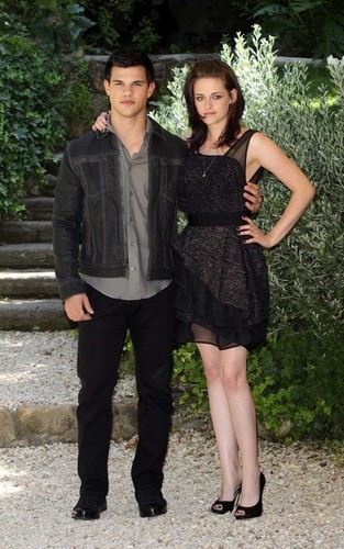  Kristen & Taylor @ Eclipse Photocall in Rome