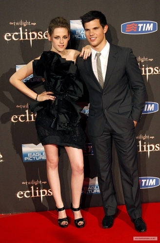  और Kristen [and Taylor] @ "Eclipse" Rome प्रशंसक Event