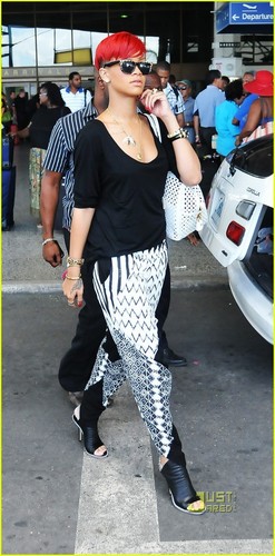 Rihanna at Barbados airport (16/06/2010)