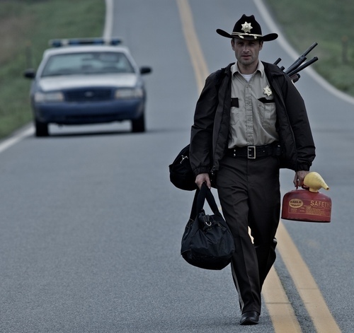  The Walking Dead - Promotional ছবি of Andrew ইংল্যাণ্ডের লিংকনে তৈরি একধরনের ঝলমলে সবুজ রঙের কাপড় as Rick Grimes