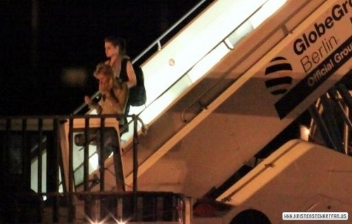  Kristen and Taylor arriving on a private jet at Berlin, Germany - 17-6-10