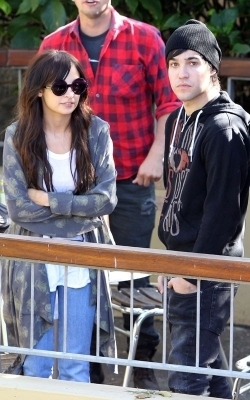 June 18>At the Taronga Zoo With Pete Wentz In Sydney