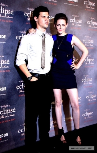  madami Kristen [and Taylor] in Berlin - 'Eclipse' Press Tour