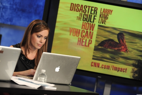  Alyssa Milano - Larry King Live : « Disaster In The Gulf » Telethon