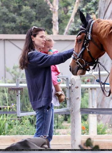  Jen Took Seraphina To See The Horses!